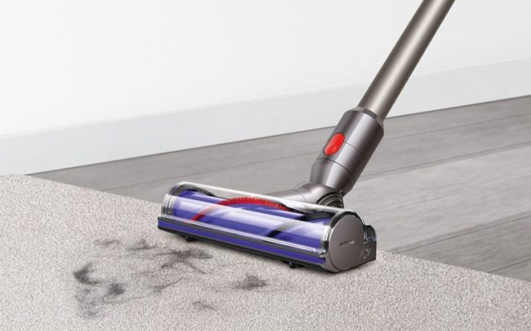 Dyson V8 Animal Vacuum Cleaner (New Review) | Garden Power Tools