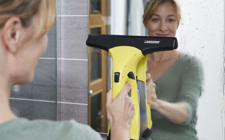 KARCHER WINDOW VACUUM REVIEW  BEST WAY TO CLEAN WINDOWS WITH NO STREAKS 